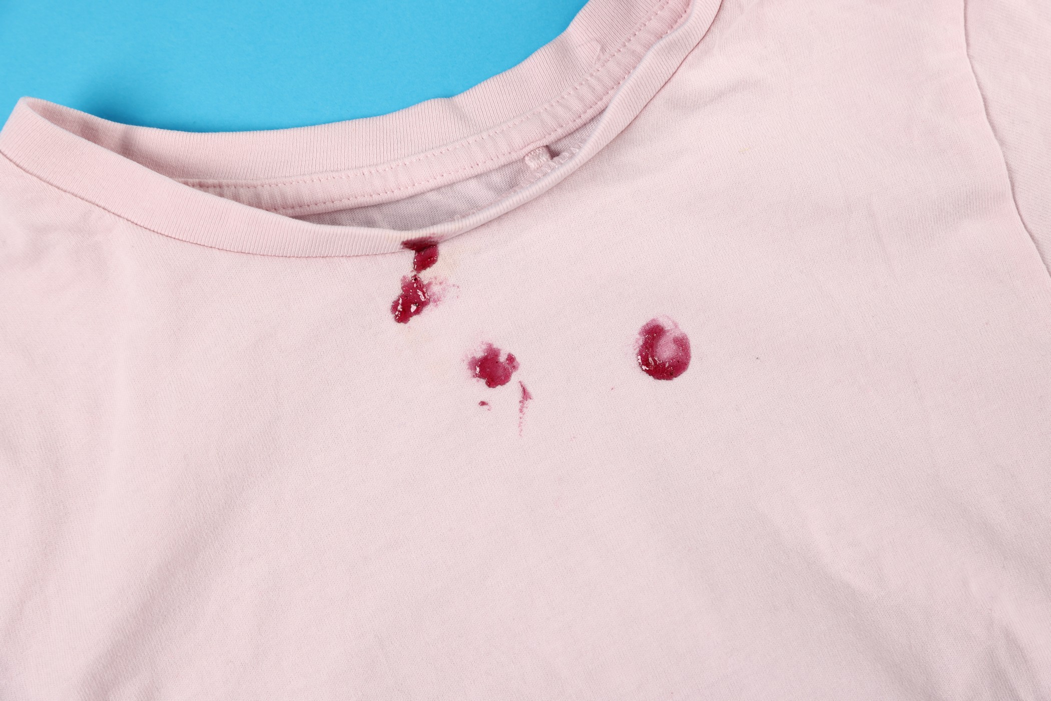 Kirschflecken aus Kleidung raus bekommen
